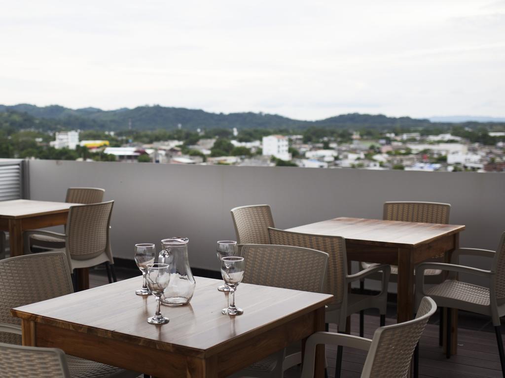 Hotel Cinco Monteria Bagian luar foto