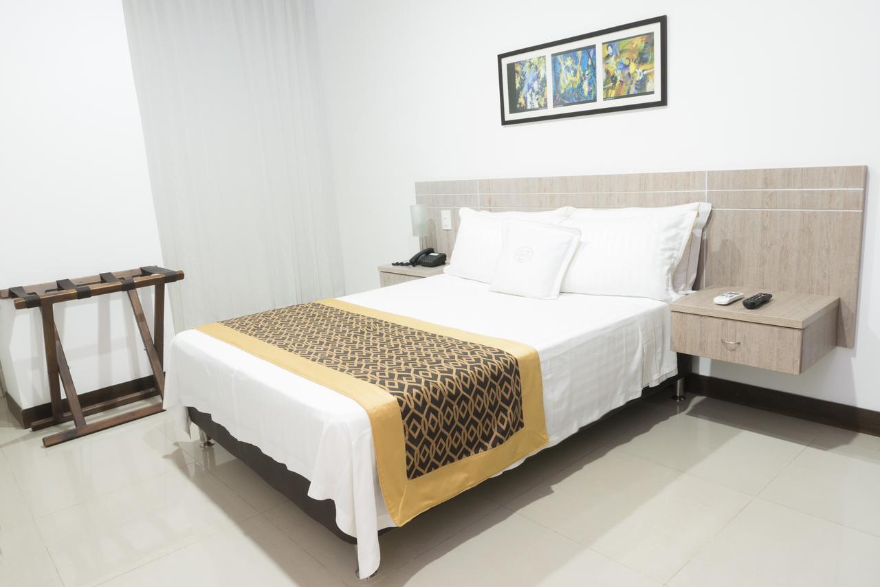 Hotel Cinco Monteria Bagian luar foto