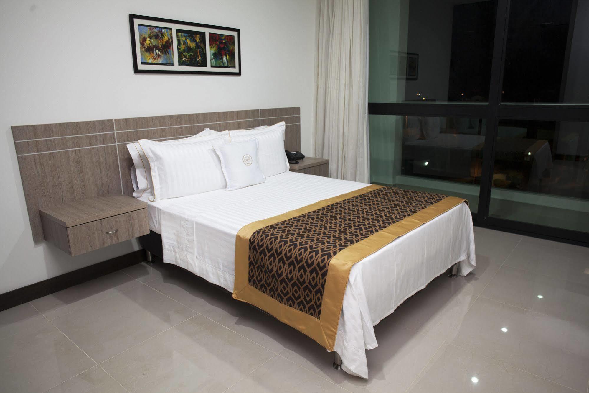 Hotel Cinco Monteria Bagian luar foto