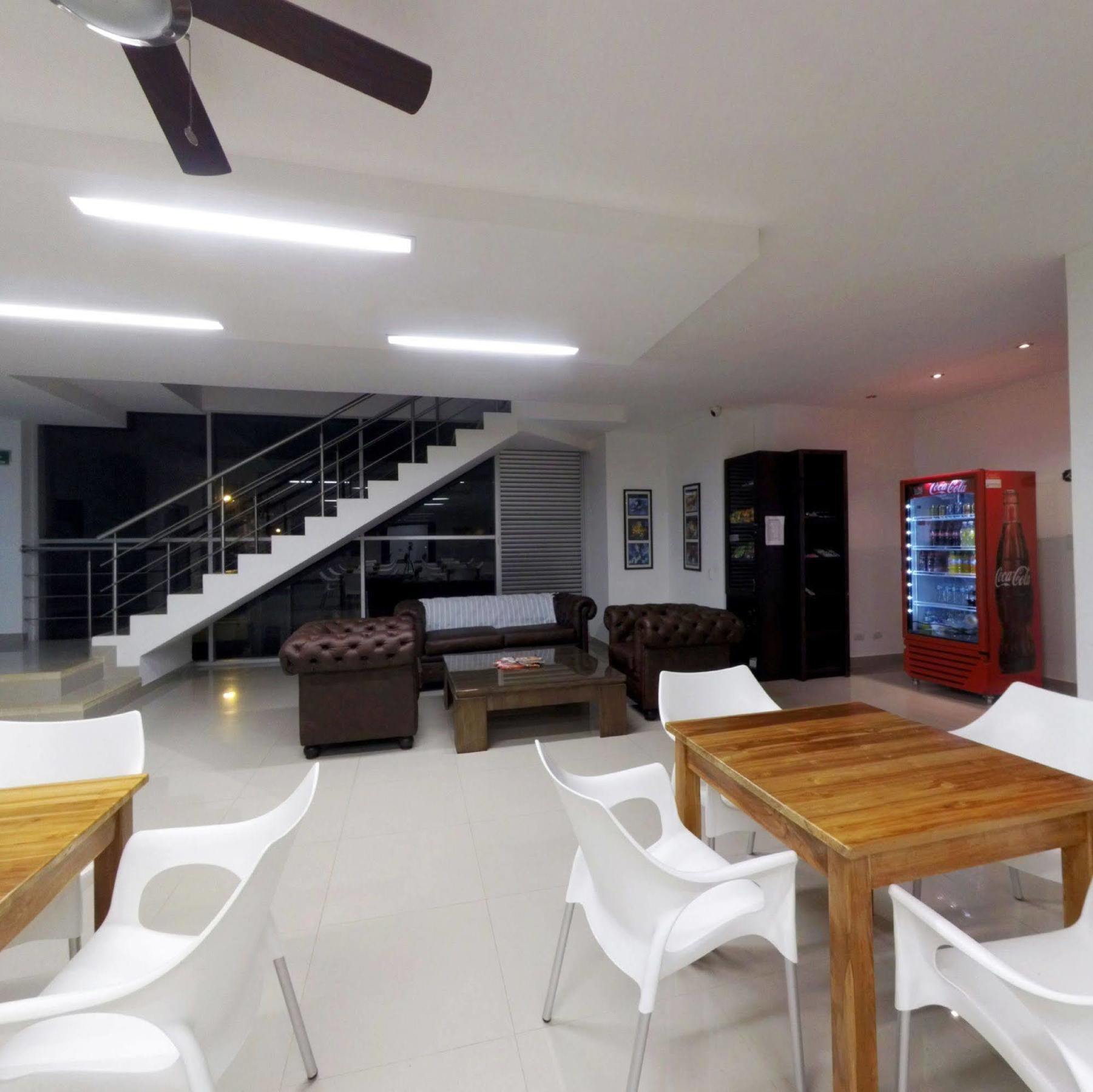 Hotel Cinco Monteria Bagian luar foto