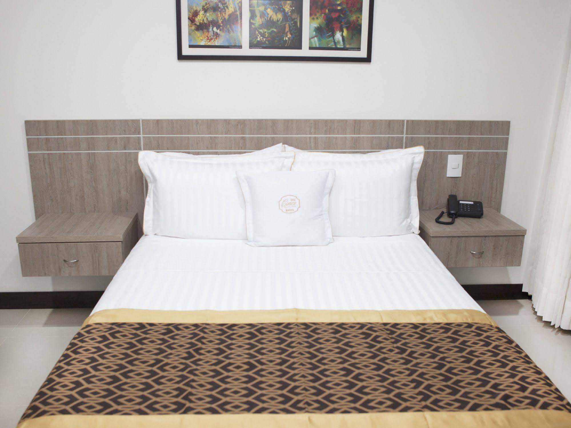 Hotel Cinco Monteria Bagian luar foto