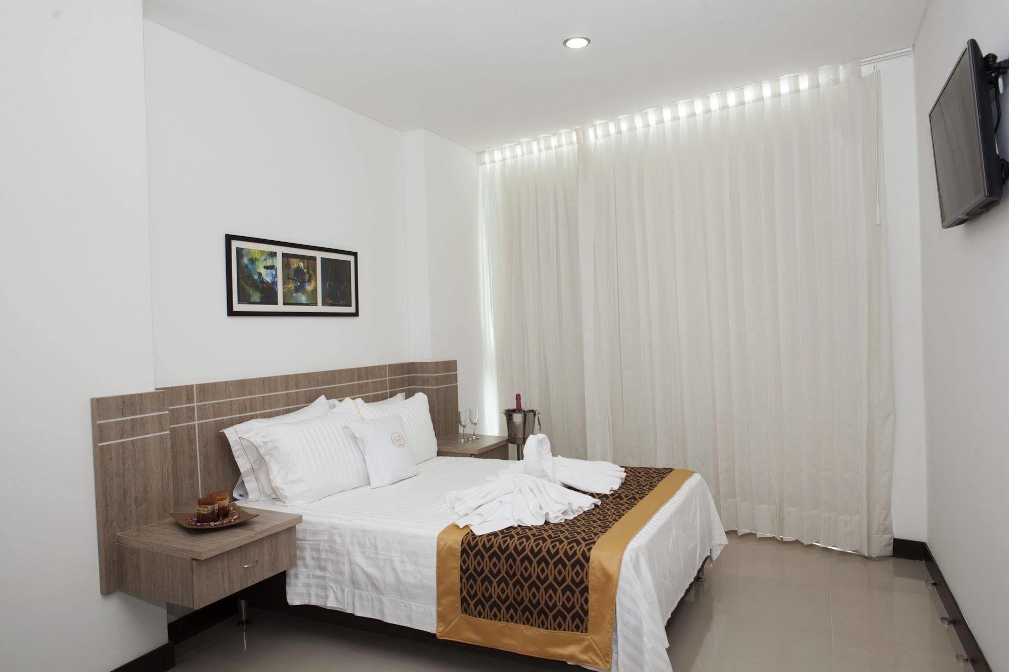 Hotel Cinco Monteria Bagian luar foto