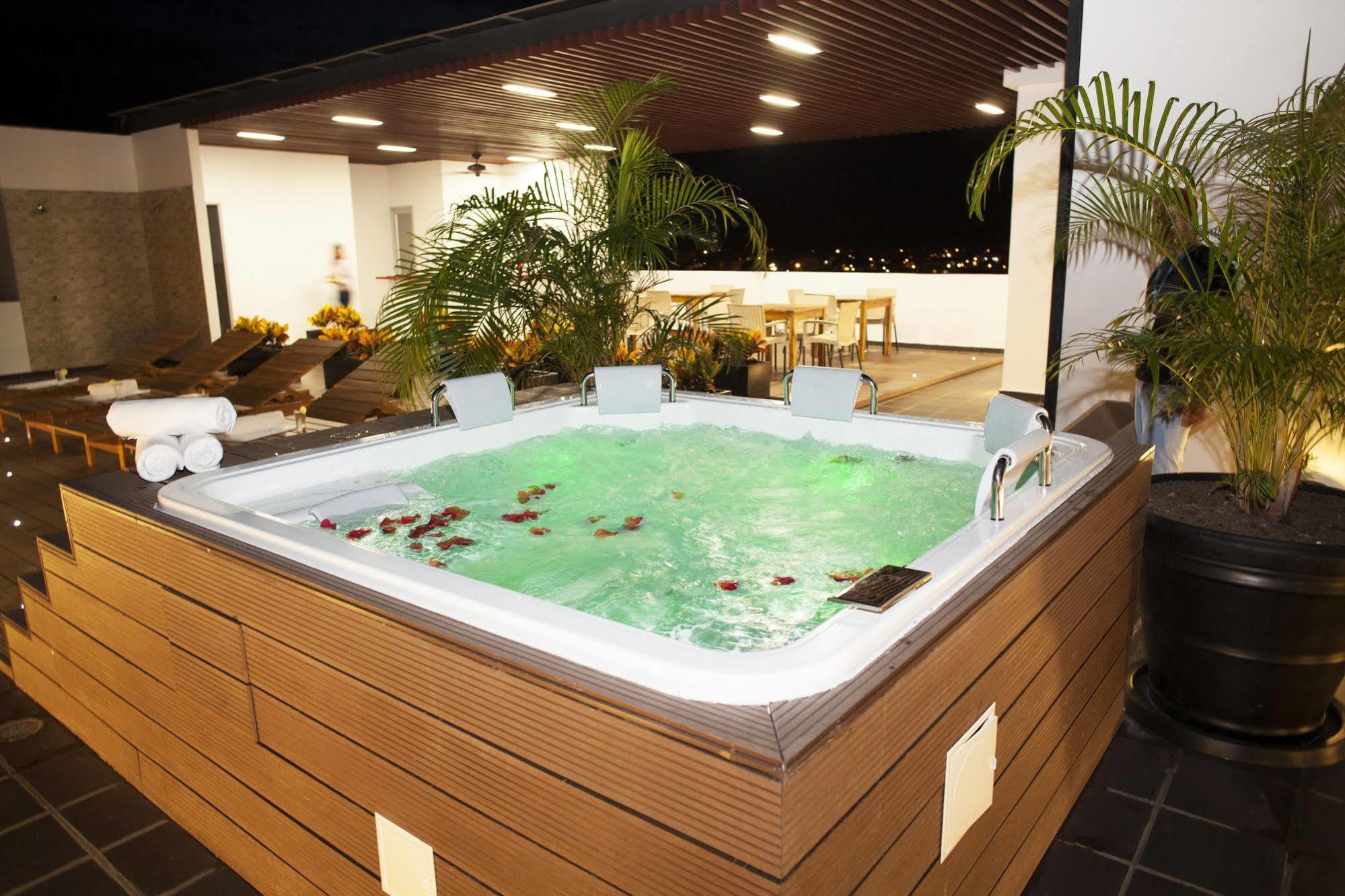 Hotel Cinco Monteria Bagian luar foto